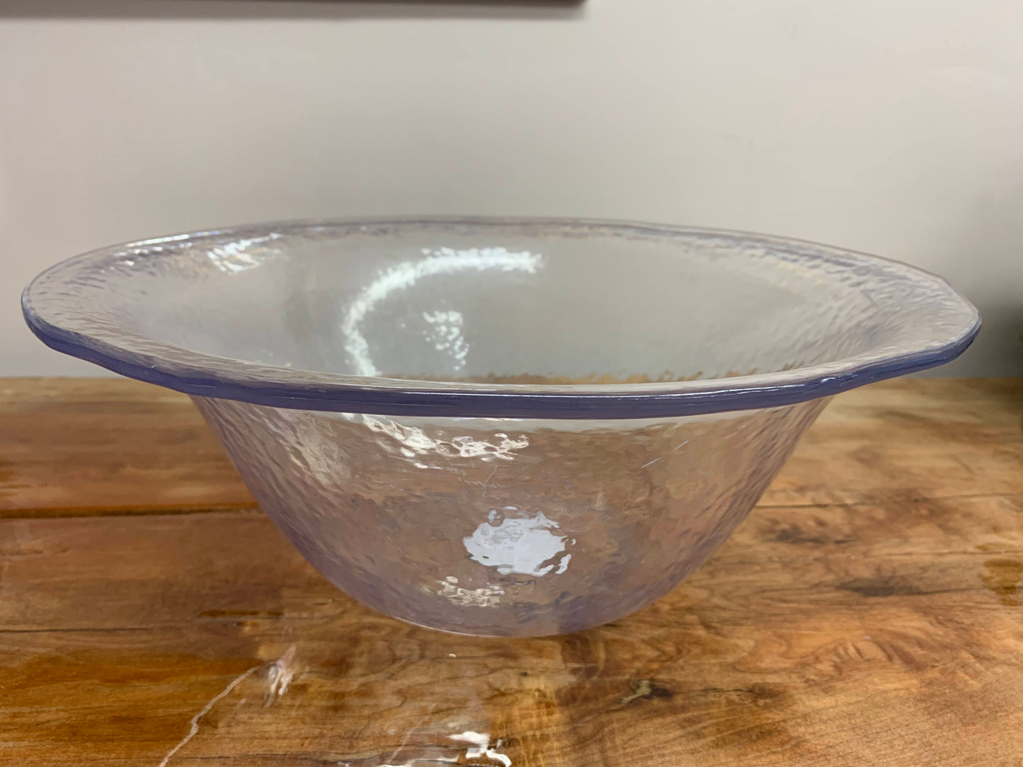 Rimmed Pebble Plastic Round 15"