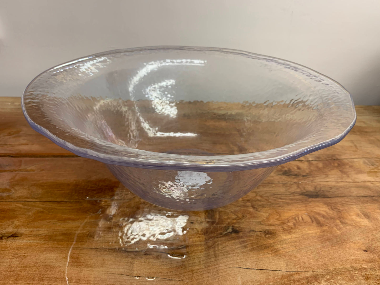 Rimmed Pebble Plastic Round 15"