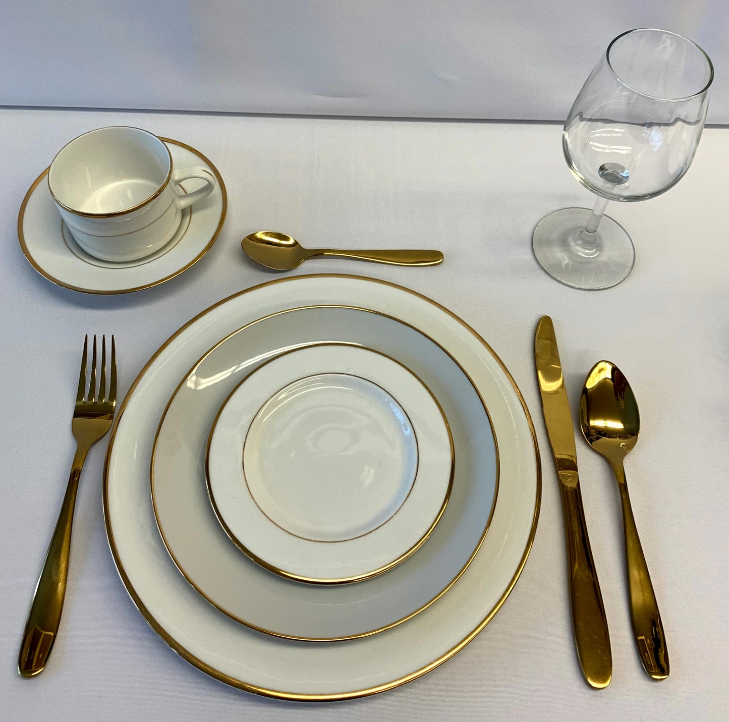 Narrow Gold Rim / Classic Gold Dinner Package (Qty 70)