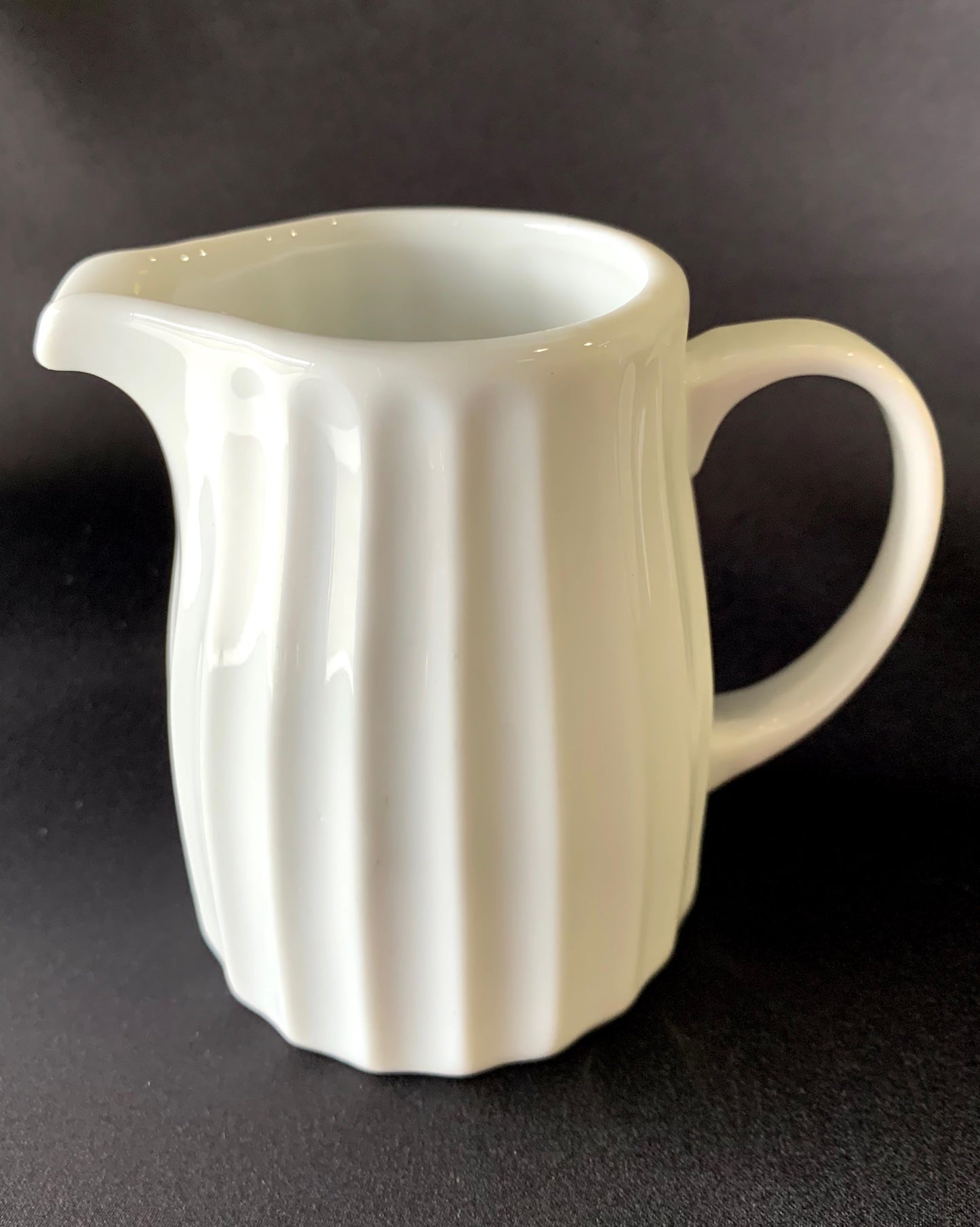 Large Wavy Creamer