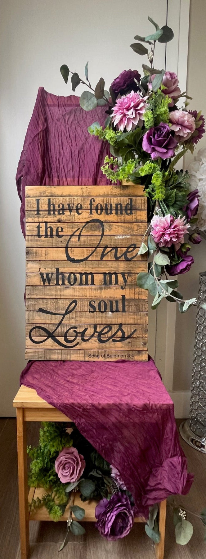 Rustic Accent Chair Décor Stand